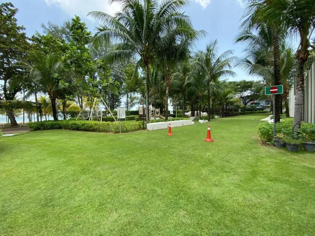 By The Sea@ Cozy Beachfront Home