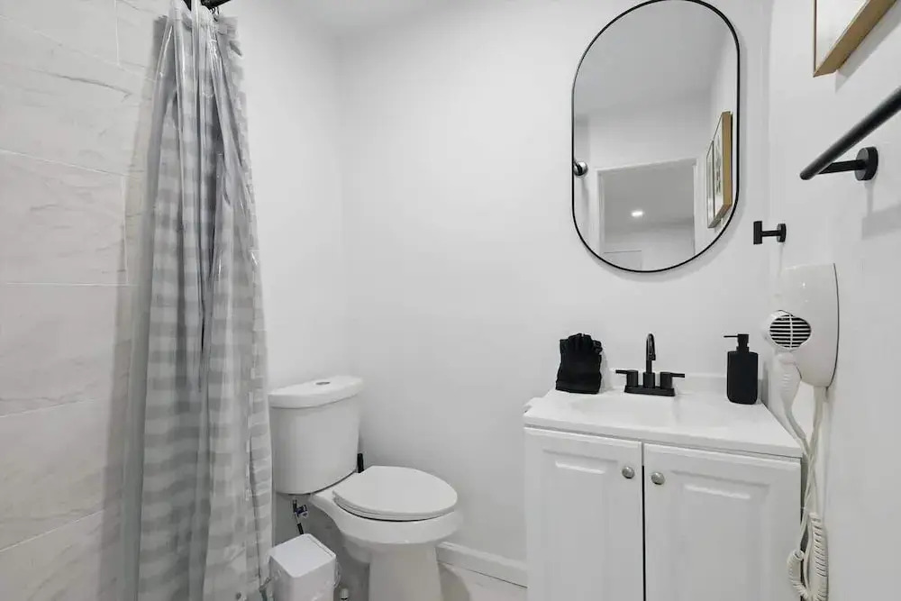 Modern 2BR Unit 3 With Hot Tub