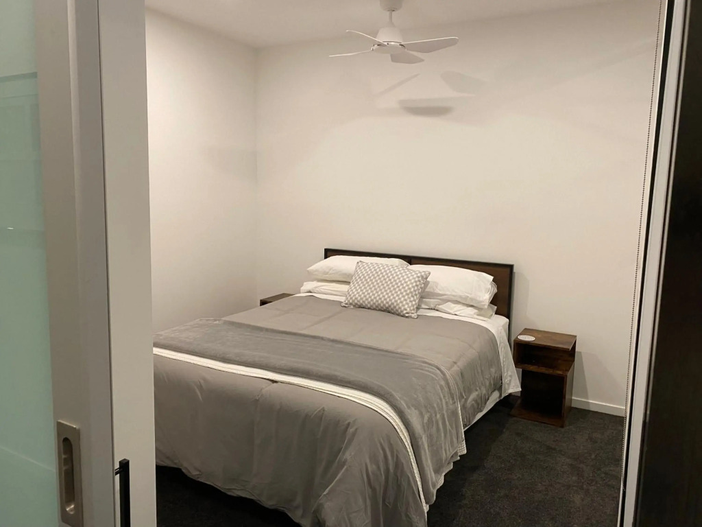 Modern, Quiet 1 Bed Apt on Fitzroy St, Opposite Albert Park