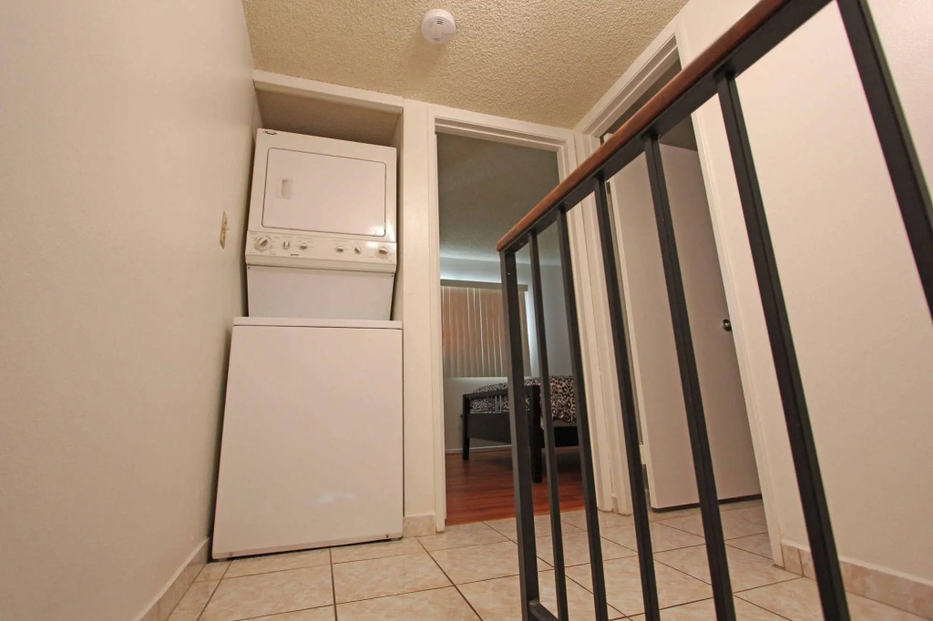 Cozy New Town House Glendale