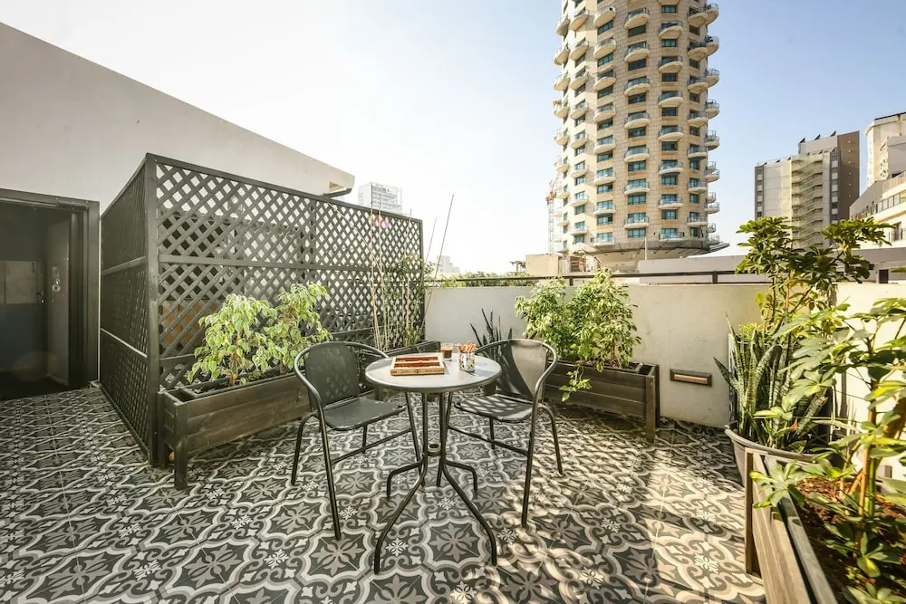Silicate - by Loginn Tel-Avivian hotels