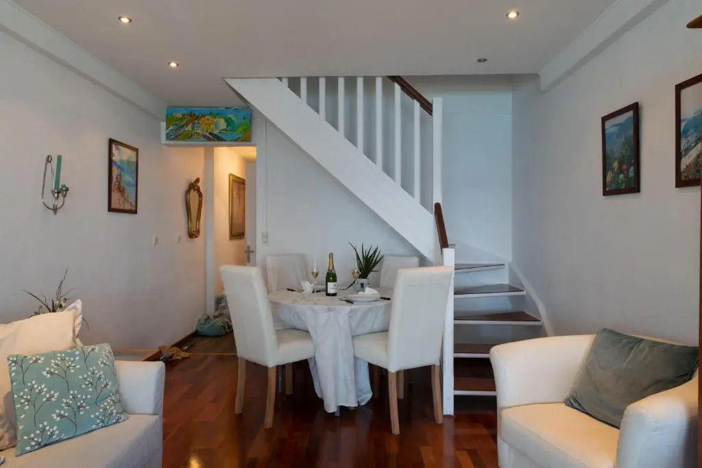 La Prom - a two bedroom apartment with a sea view
