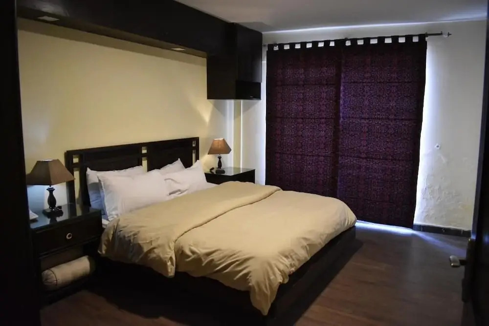 Summit Hotel