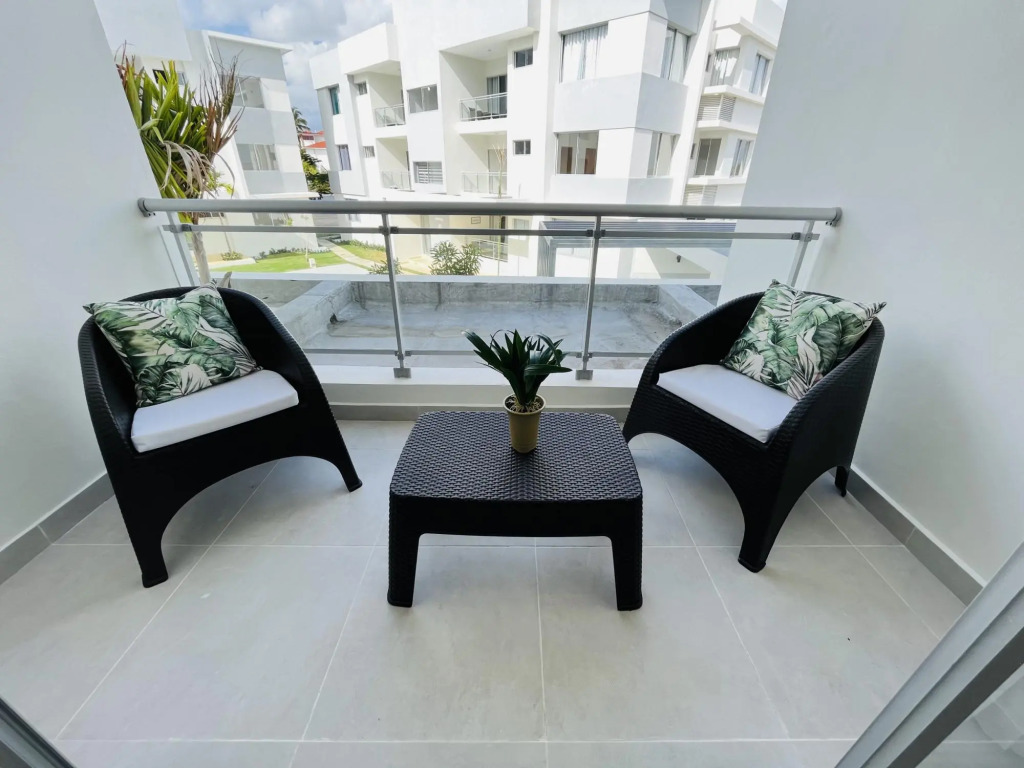 New Cozy Beach Apartment With Private Beach on WS