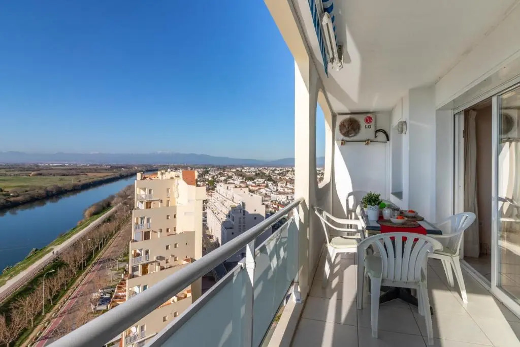 112-Apartamento soleado con vistas al mar