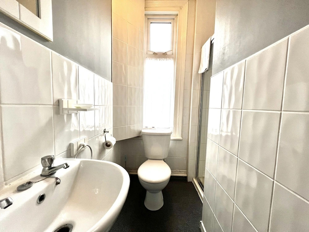Central Cove Guesthouse