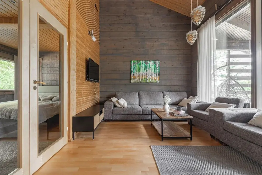 Scenic Lakeside Cabin in Tahko - Hot Tub