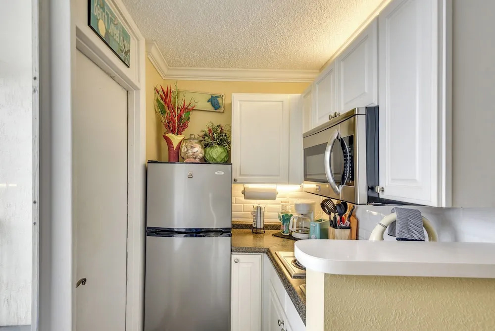 Daytona Beach Studio w/ Private Lanai 1 Mi to Pier