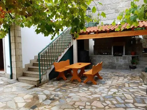 Casa Dos Santos Alojamento - Guest House