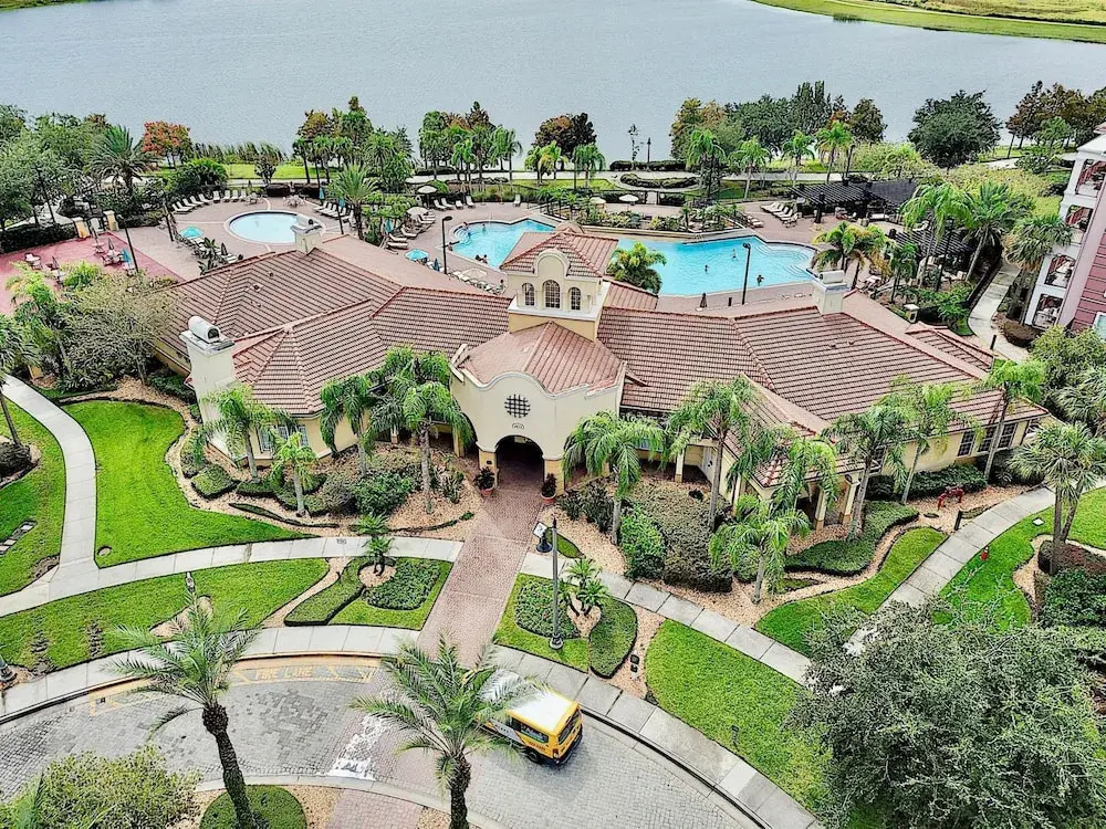Vista Cay Luxury Lakeview 3 Bedroom Condo 3087
