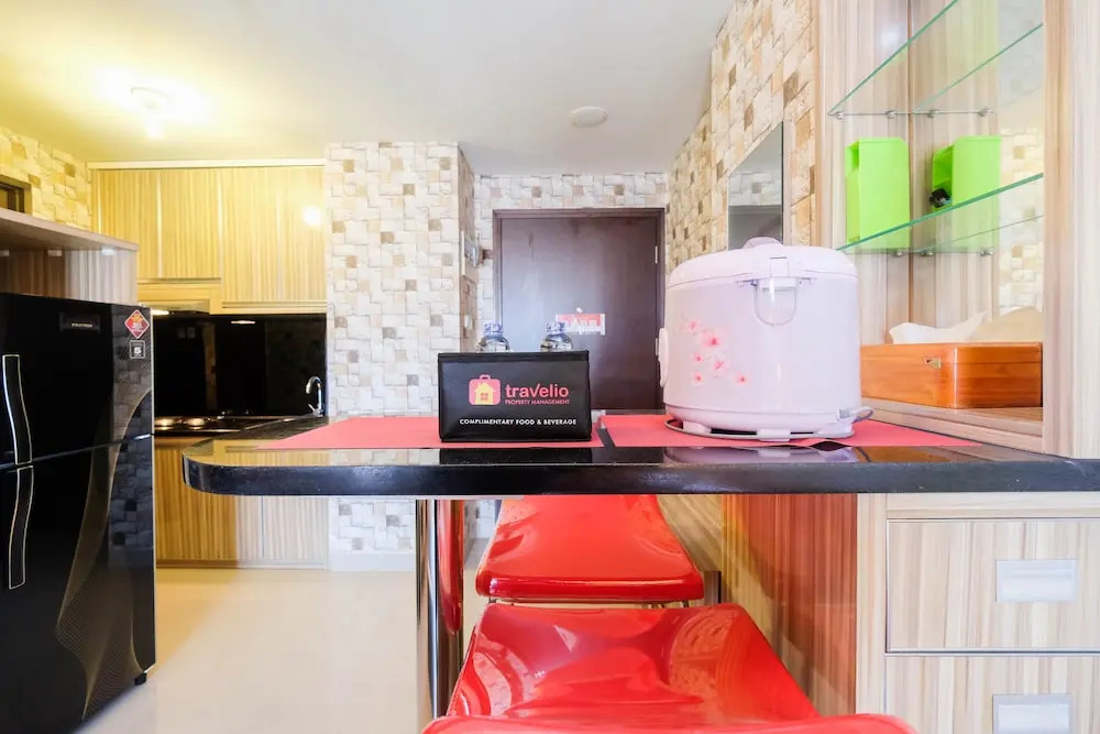 Cozy 1Br Apartment With Workspace At Mustika Golf Residence