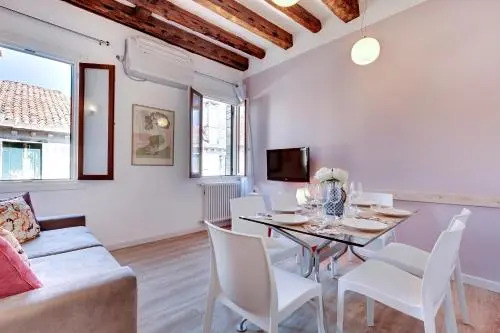 Botteri Palace Apartments by Wonderful Italy
