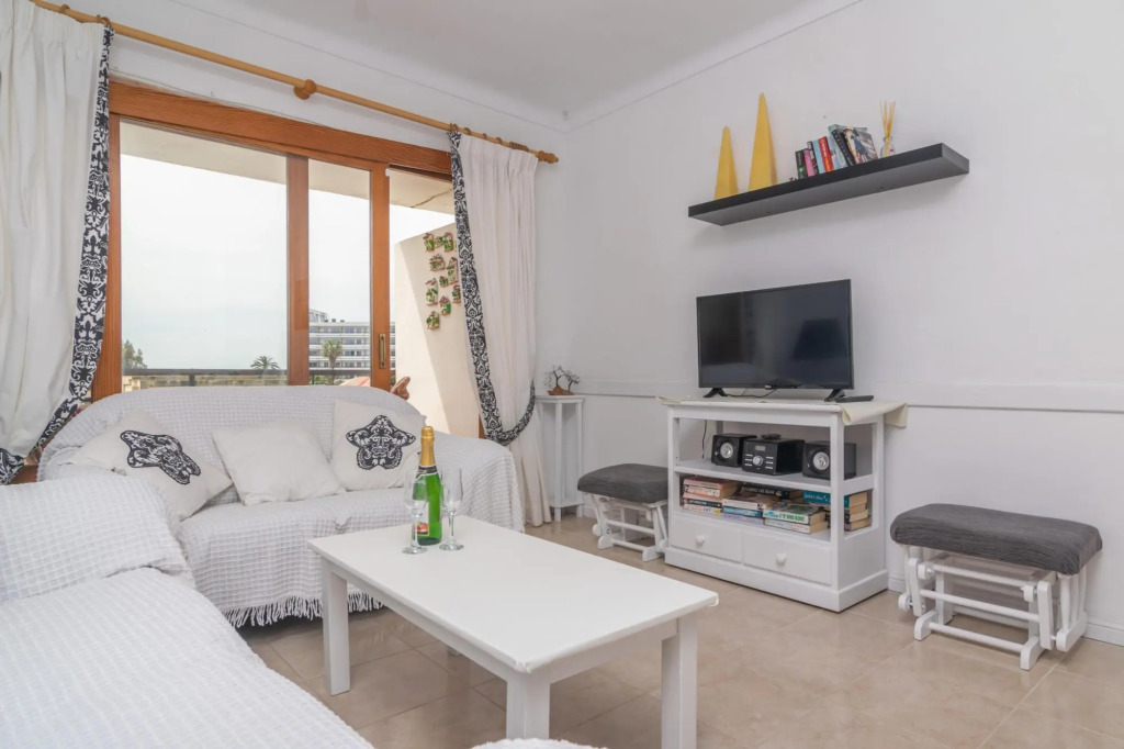 SOL - Nice flat close to the beach and leisure area Free WiFi