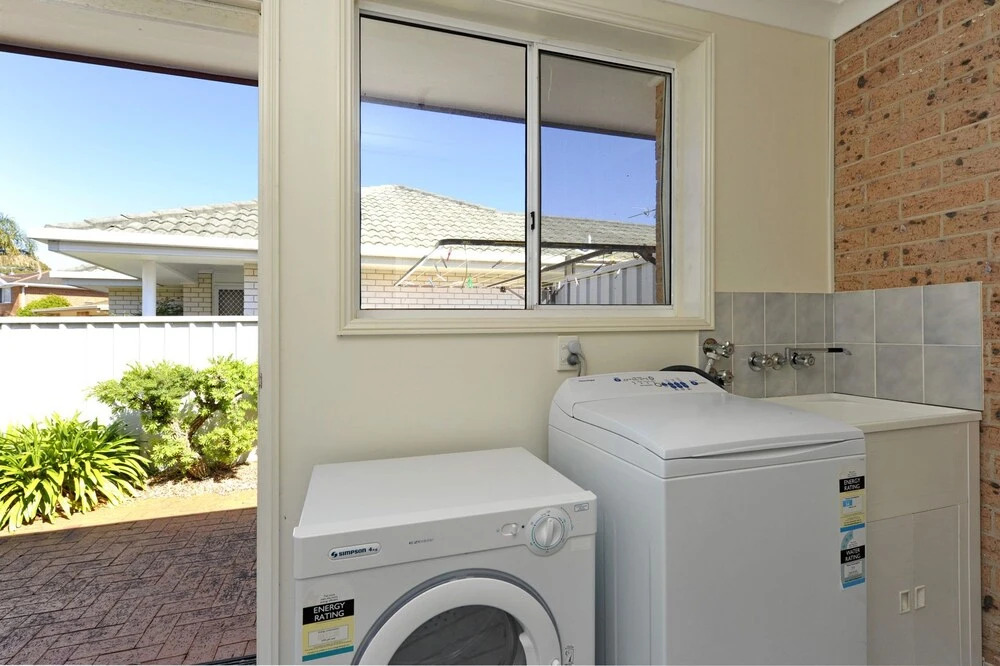 Reef Close, 1/2