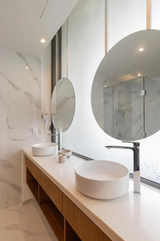Elegant 2 Units in one 3BR Stunning Pools Best Amenities Wifi Concierge
