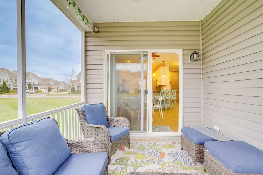 Shuttle to Beach: Millville Townhome w/ Porch