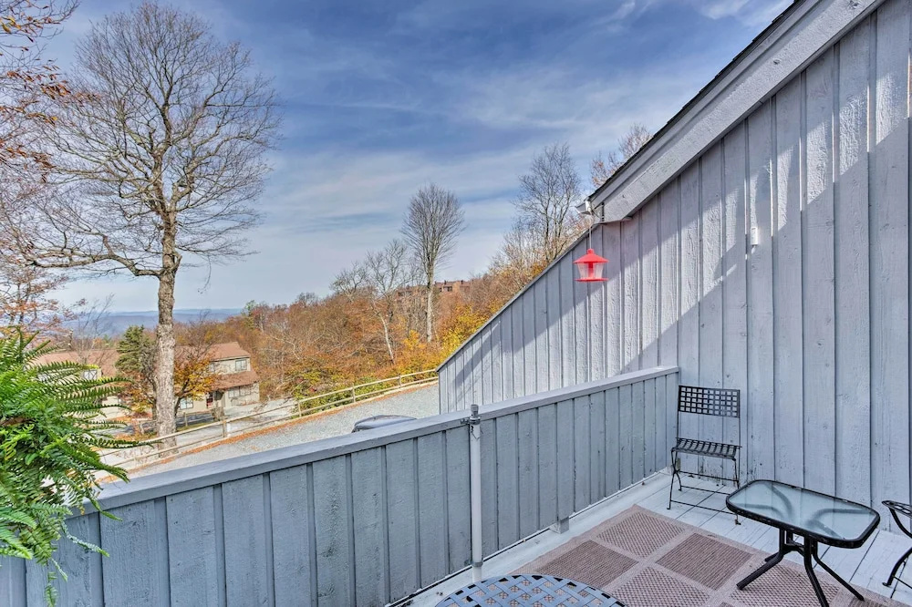 All-season Base in Beech Mountain, Pets Welcome!