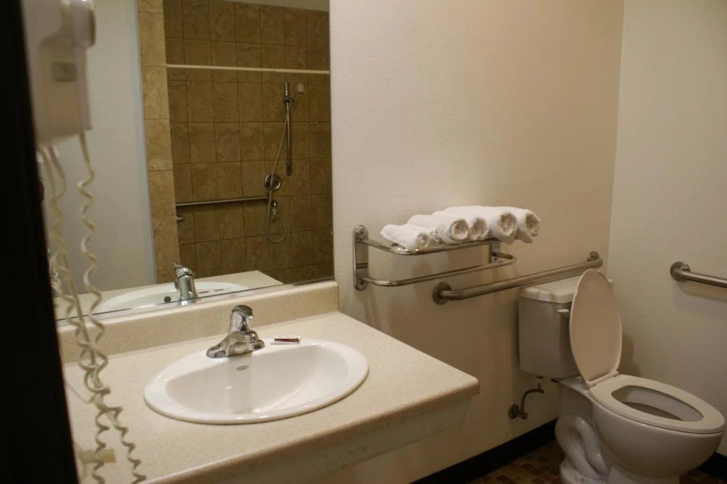 Harborview Inn & Suites-Convention Center-Airport-Gaslamp-Seaworld-Zoo-Balboa Park