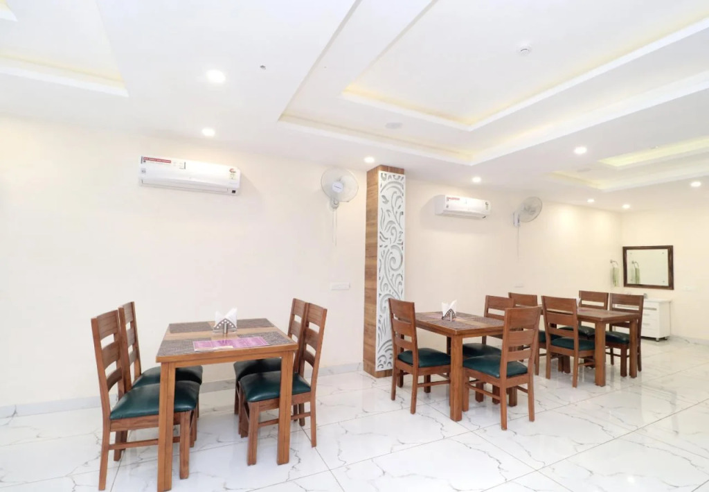 OYO 18476 Hotel Wisteria