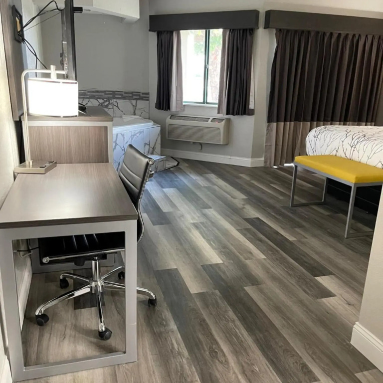 HomeTown Inn & Suites