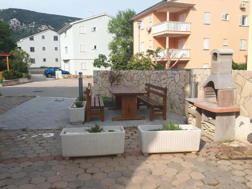 Apartment Lovorka 5