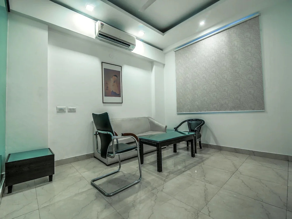 OYO Flagship 14443 Chaupal Sector 14