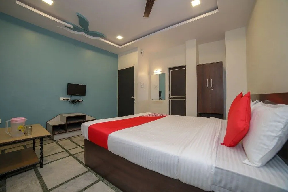 Oyo 23706 Super Deluxe Guest House