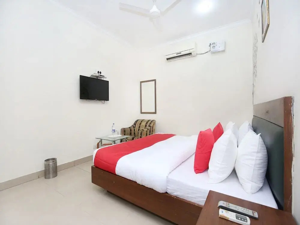 OYO Rooms Sector 7 Madhya Marg