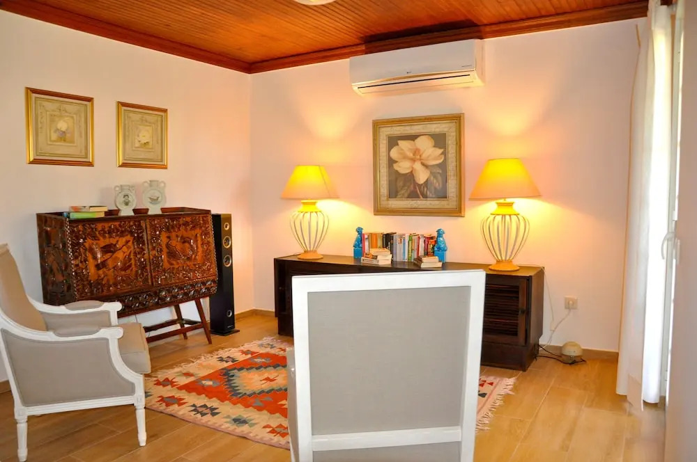 Fantastic for Family Gatherings, Optional Pool Heating, Free Air Con Wifi