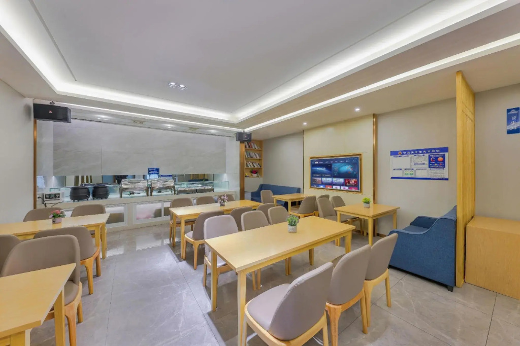 达州蓝格调智慧酒店(火车站罗浮广场店)