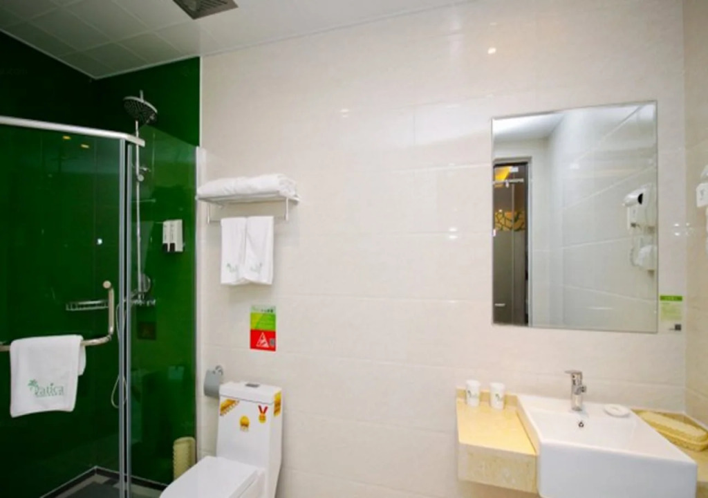 Vatica XuZhou XinYi Railway Station Square Hotel