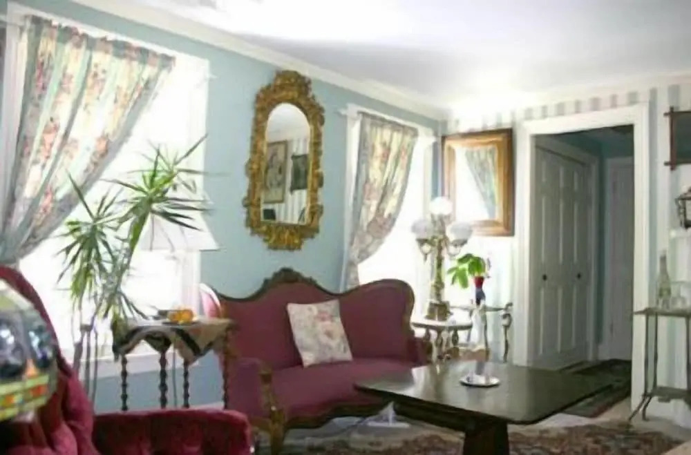 House of 1833 Bed and Breakfast