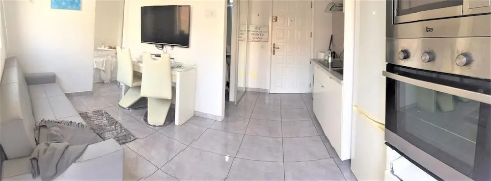Modern Apt wifi & sat tv, close to las Vistas