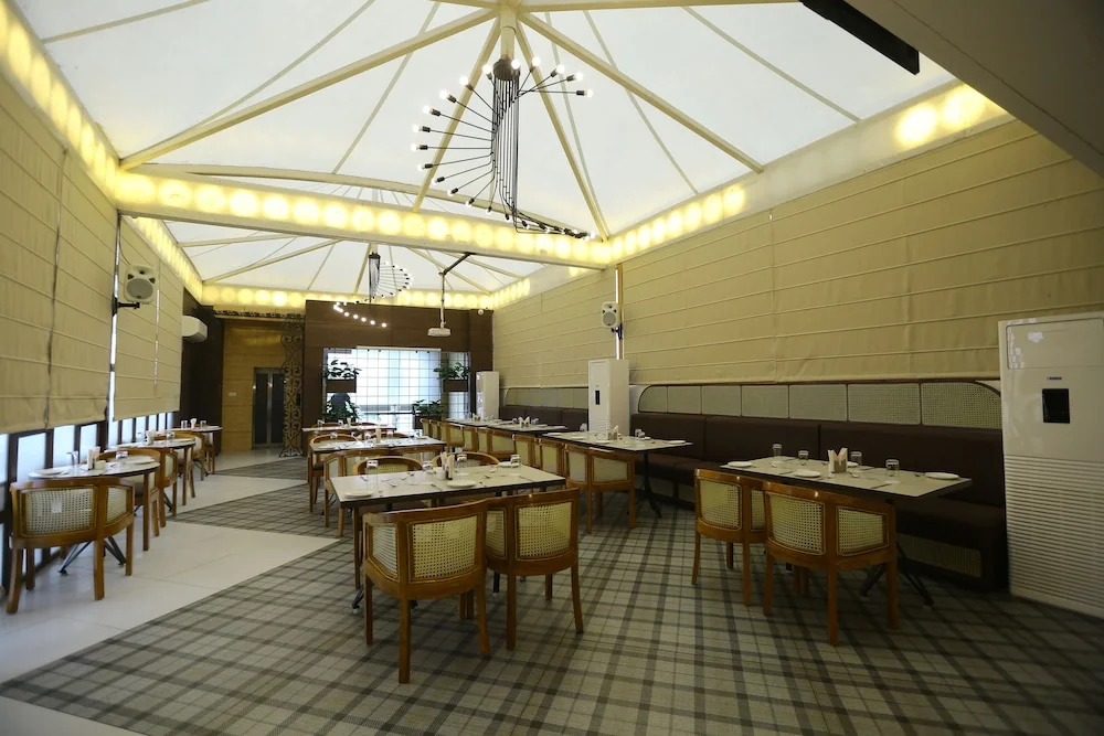 Hotel Gurveer Royal