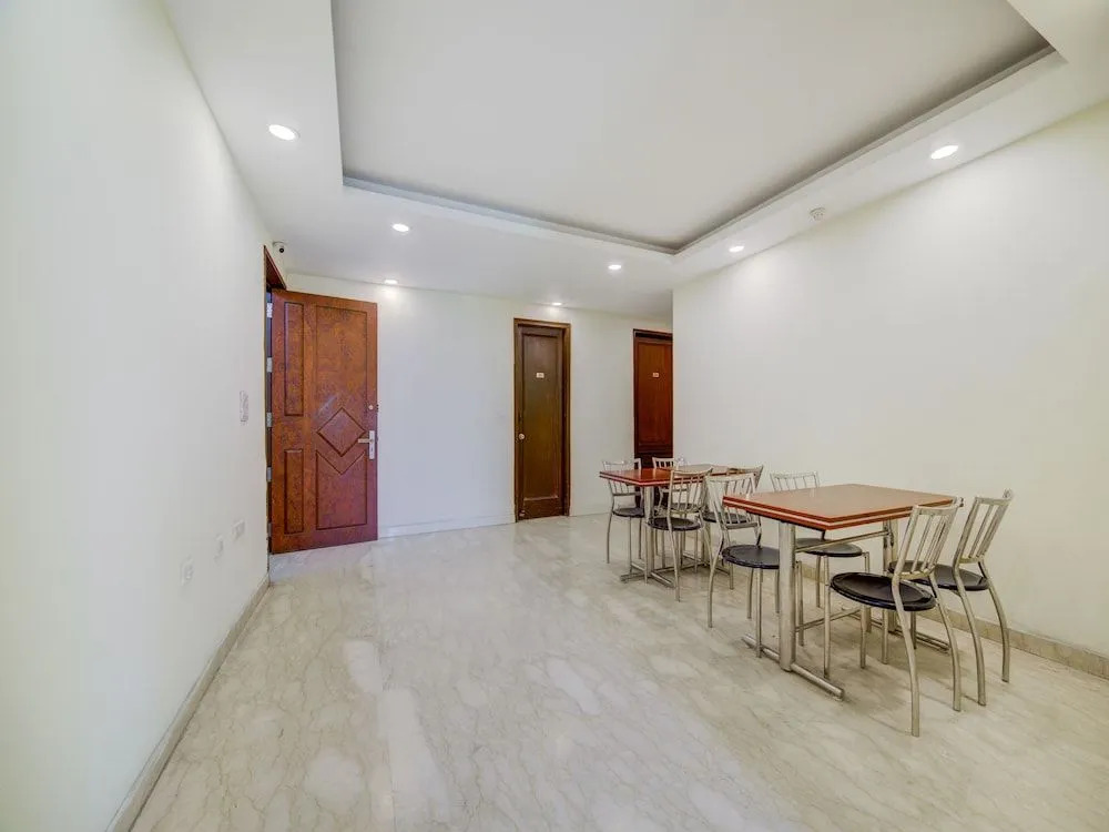 OYO 9553 Hotel Kings Plaza
