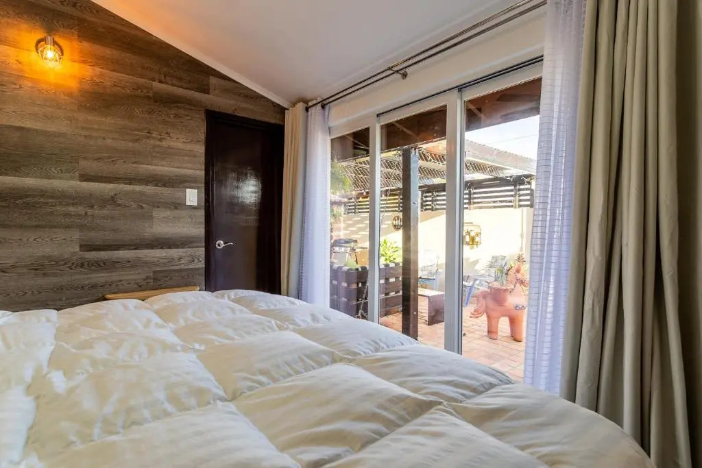 Apartment With Charming Patio+ BBQ Near Beach! Free Util's