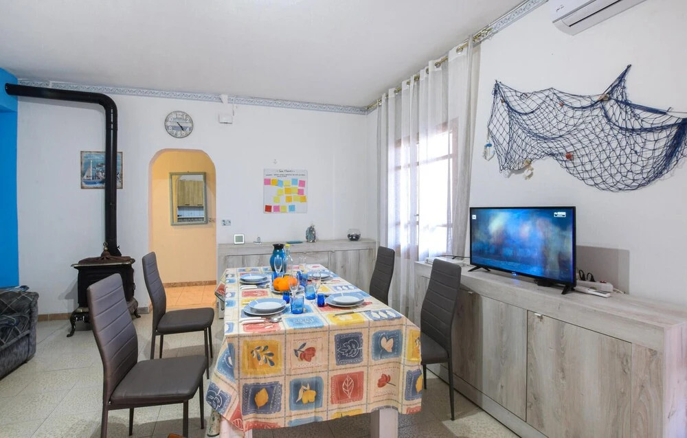 Stunning Home in San Teodoro With Wifi and 2 Bedrooms