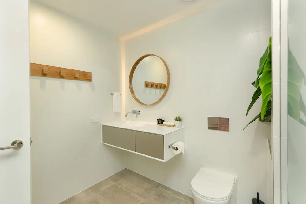 Astina Suites, Forster
