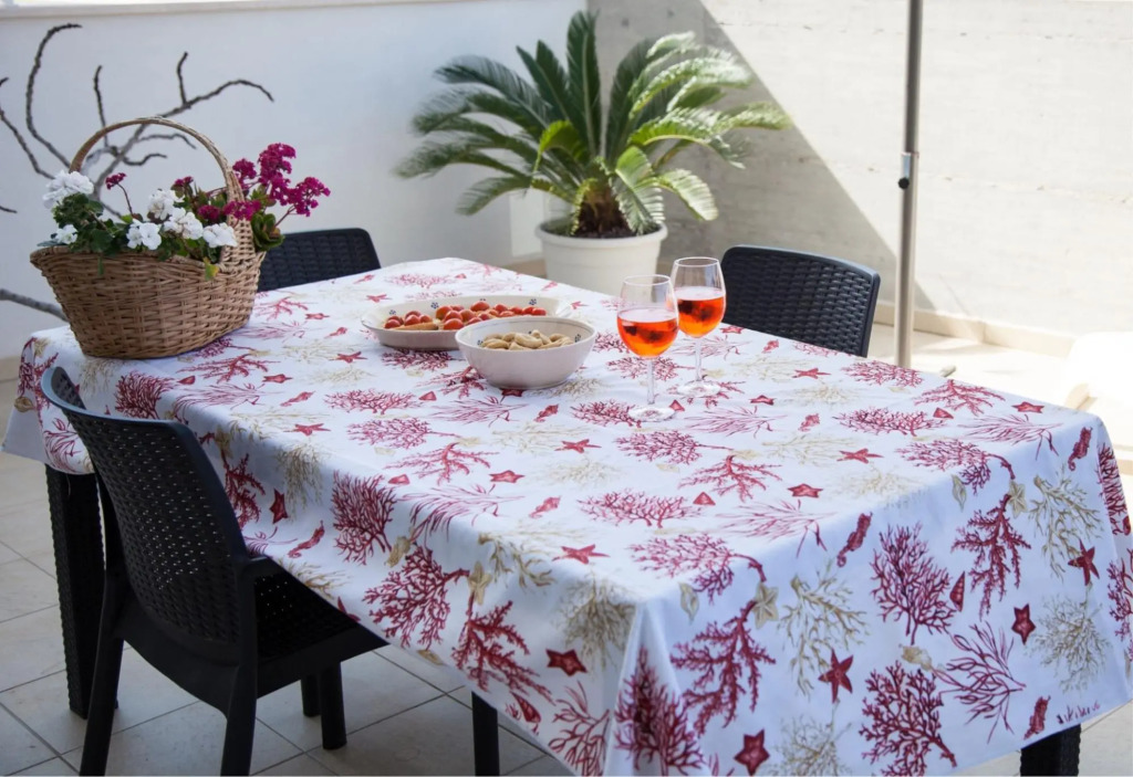 4 people, 1 bathroom, family friendly, central location, private terrace-La Casa dei Coralli