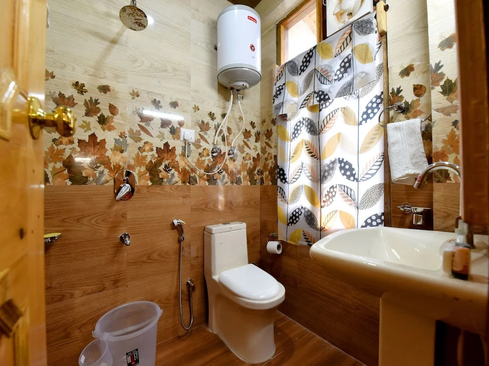 OYO 13352 Home Modern Stay 3BHK Hadimba Temple