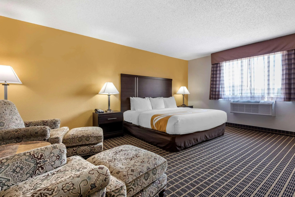 Quality Inn & Suites Warren