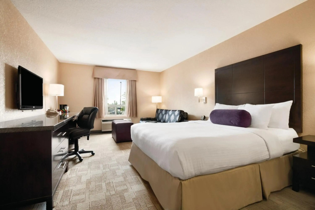 Prairie Crest Calgary Airport by IHG