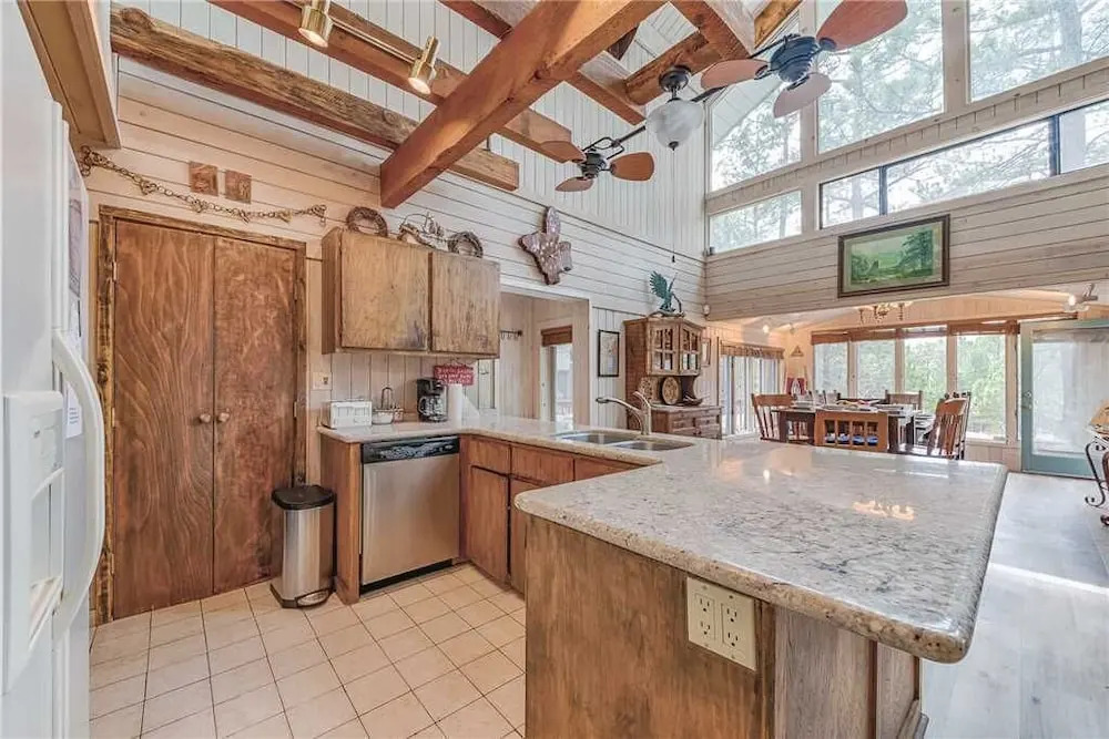 Alto Chalet - Three Bedroom Cabin with Hot Tub