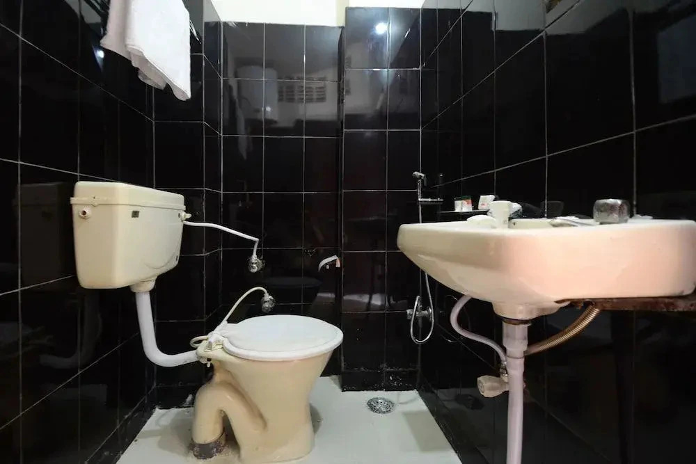 Hotel Jeevisha Inn by OYO Rooms