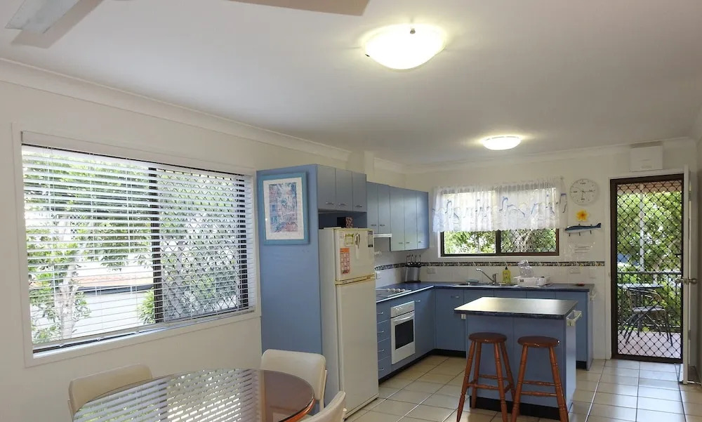 Immaculate First Floor Waterfront Unit - Welsby Pde, Bongaree