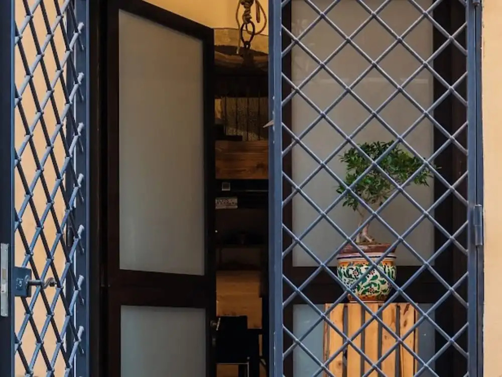 City Center Apartment - Sleeps 2 - Pet Friendly