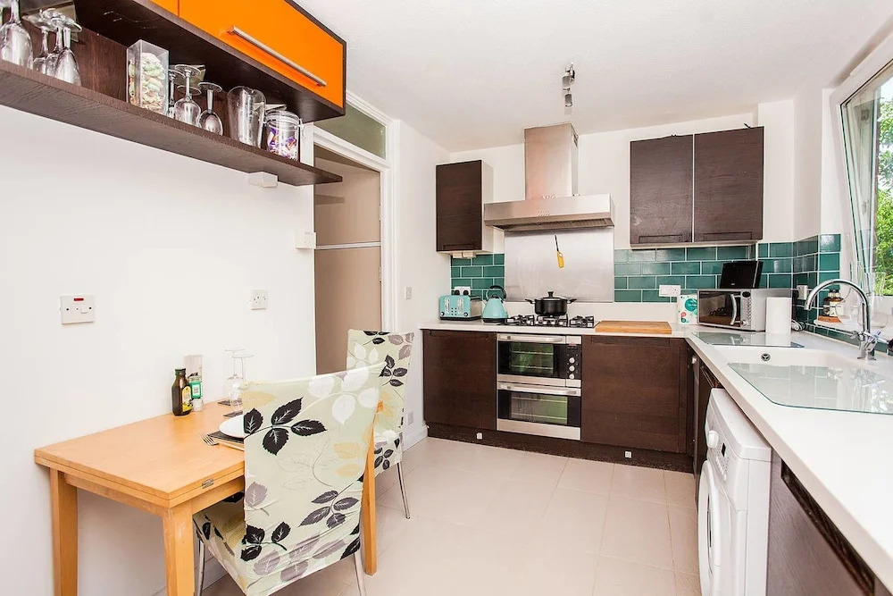 Modern 2 Bedroom Flat in Stoke Newington