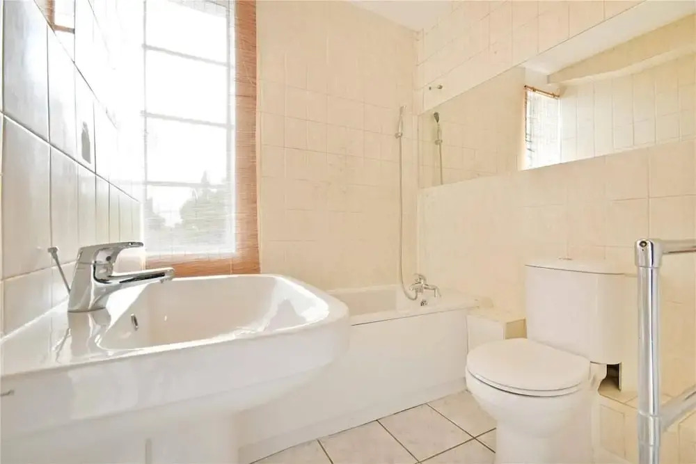 Brondesbury Apartment