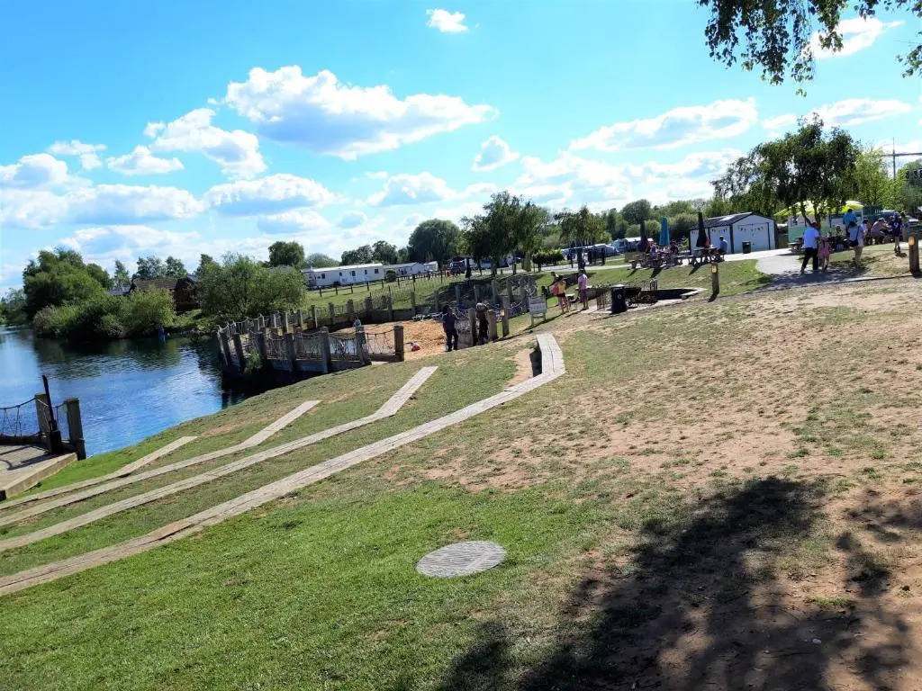 Luxury 8 berth Caravan with Hot Tub & Starlink at Tattershall Lakes