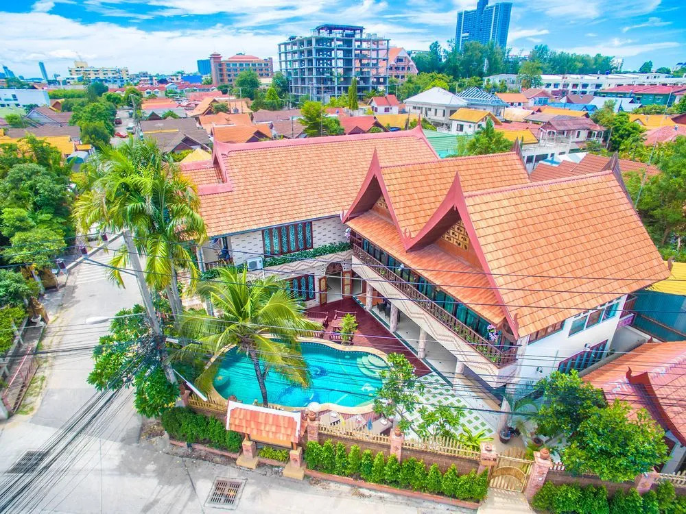 Grand Party Pool Villa